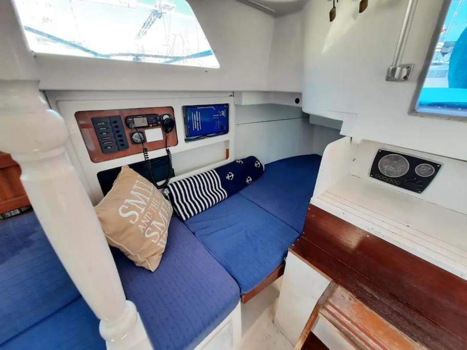 Vintage Sailboat Experience Botel Lisbon